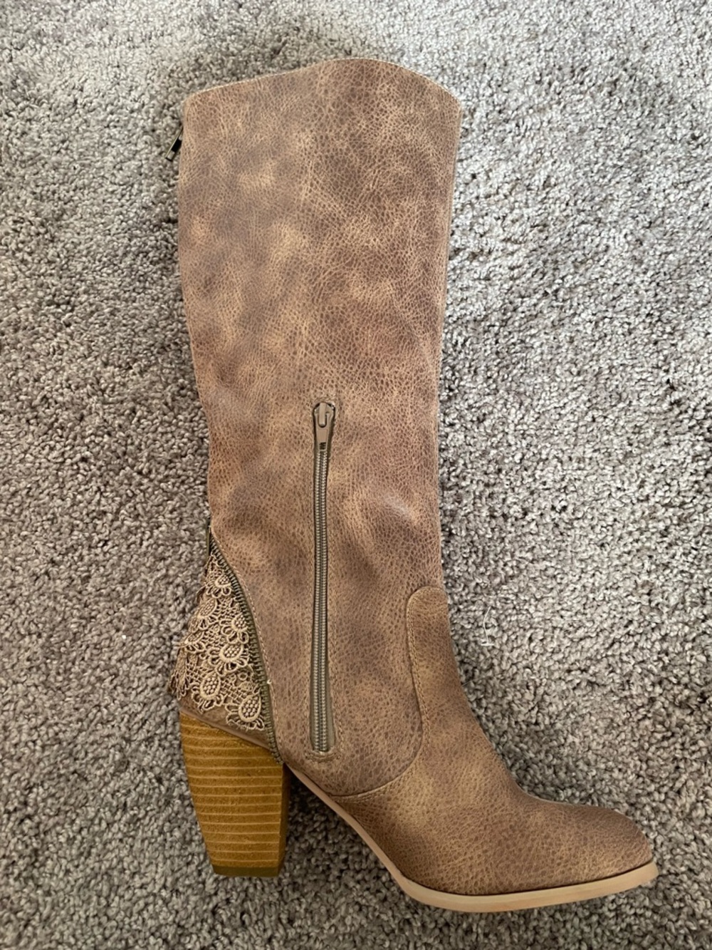 BOUTIQUE NOT RATED BOOTS WITH DETAIL size 8.5 - Picture 5 of 9
